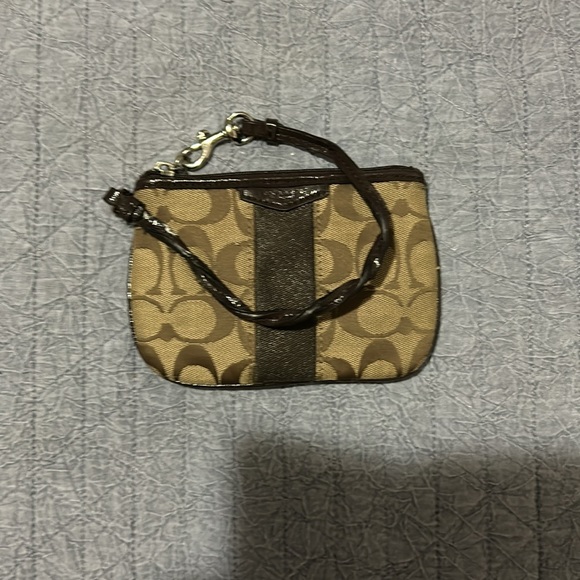 Coach beige wristlet - Picture 4 of 4